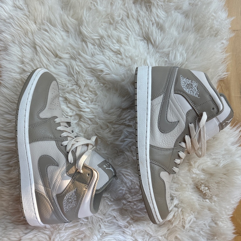 Air Jordan mids, size men’s 9 - Picture 11 of 12